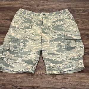 US Air Force Airman Battle Uniform (ABU) Button Fly Cargo 38 Shorts‎